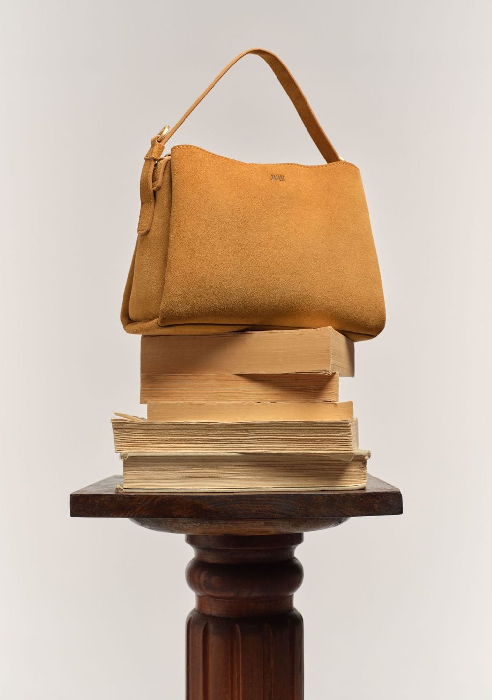 Lifestyle_Crossbody_Whiskey_2_c9712b4154.jpg