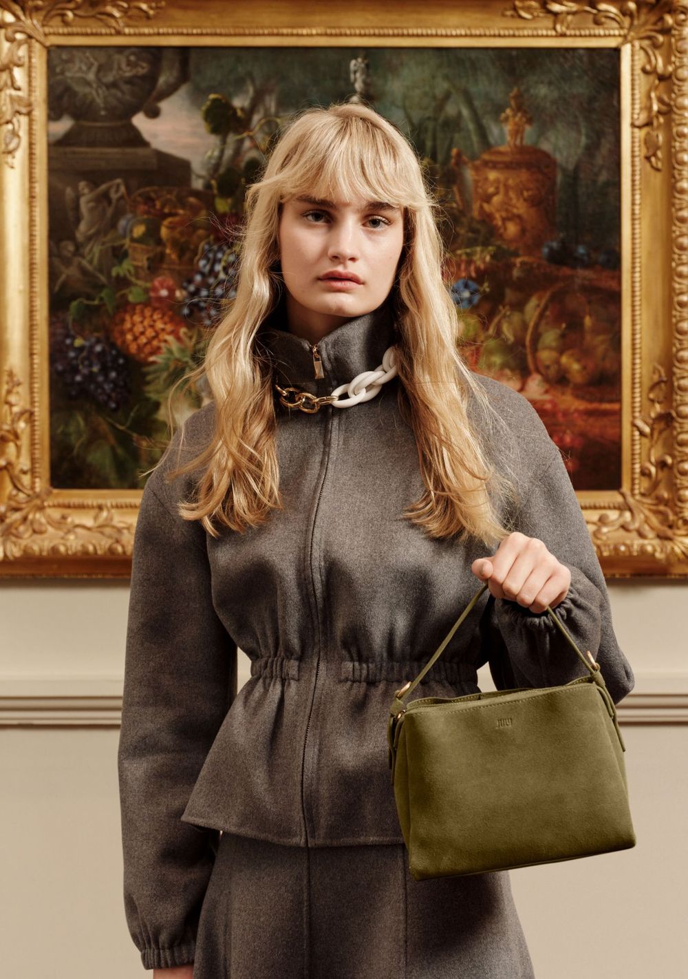 Lifestyle_Crossbody_Olive_00f4ad51f5.jpg